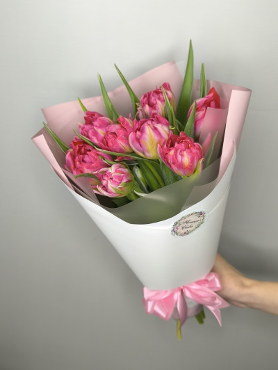 Букет из 9 розовых пионовидных тюльпанов Букет из 9 розовых пионовидных тюльпанов