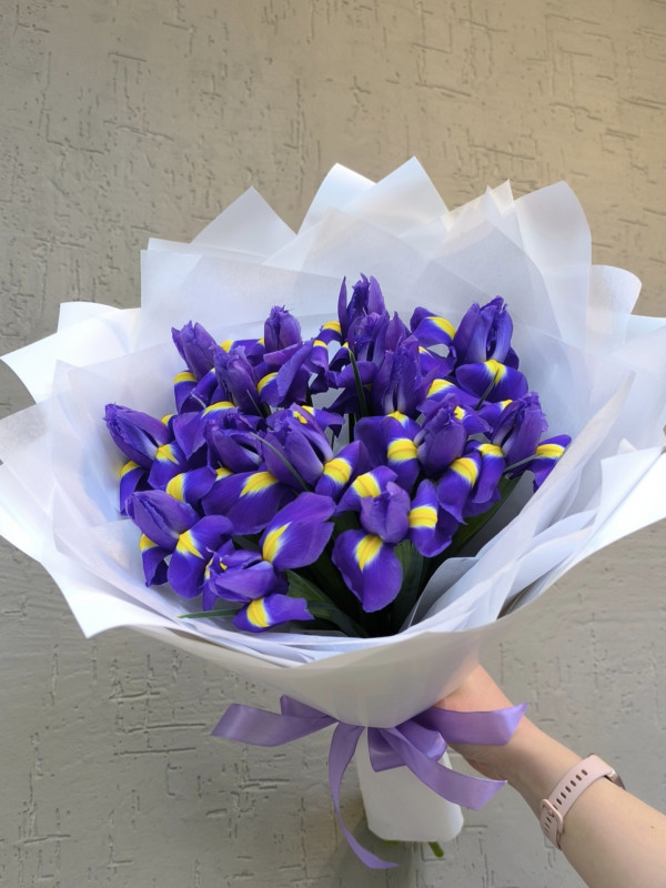 Букет из 15 ирисов